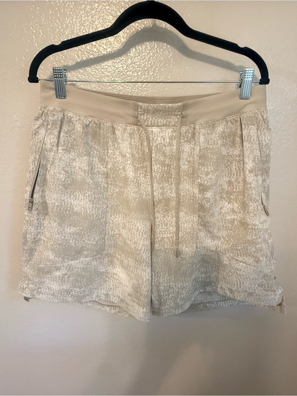 Lululemon Man Cream Drawstring Casual Shorts